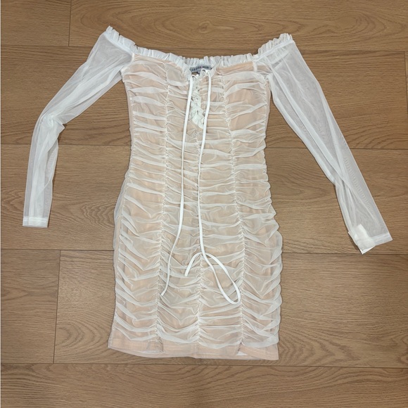 NEW Fashion Nova Off-Shoulder White Bodycon Dress | Lace-Up Front | Size L - Picture 4 of 4